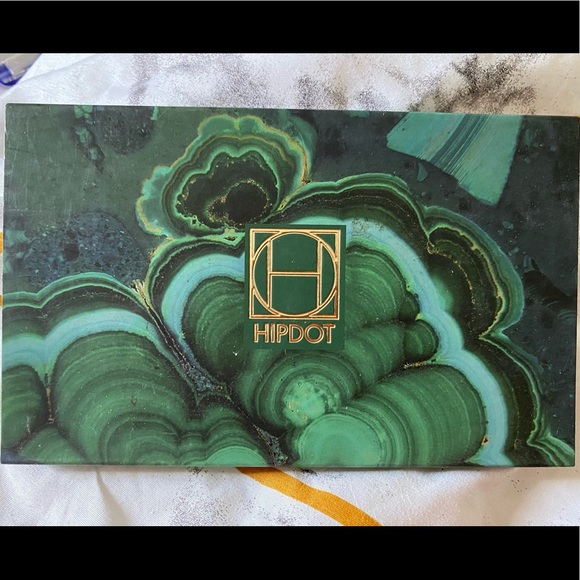CENOTE eyeshadow palette by HipDot - Picture 2 of 4